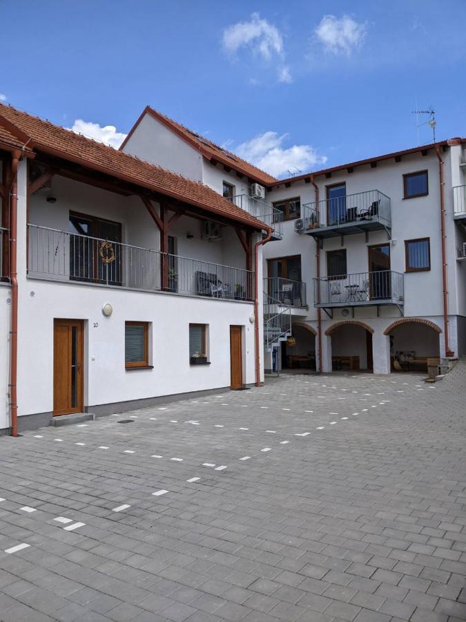 Rv Apartman 米库洛夫 外观 照片